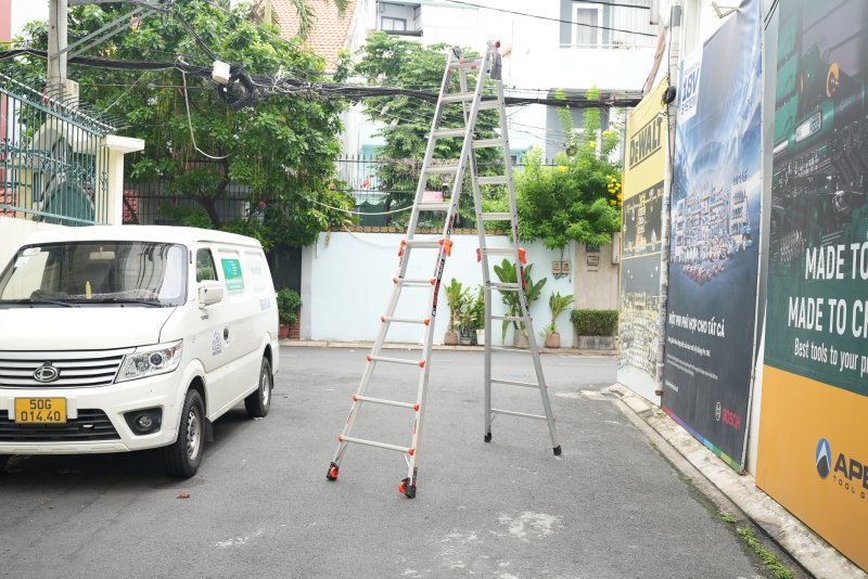 Thang nhôm rút chữ A Little Giant USA M26