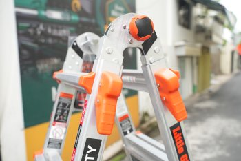 Thang nhôm rút chữ A Little Giant USA M26