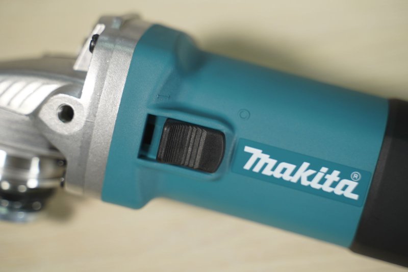 100mm Máy mài góc Makita 9556HN