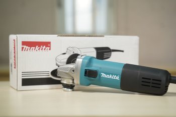 100mm Máy mài góc Makita 9556HN