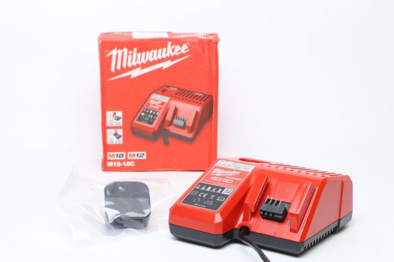 Bộ Sạc 12V-18V Milwaukee M12-18C