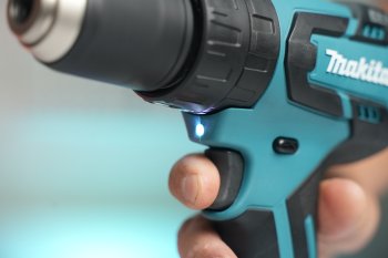 Combo Makita 16 - Máy Khoan Búa Vặn Vít Dùng Pin DHP459 + Pin 3.0Ah + Đế Sạc Nhanh