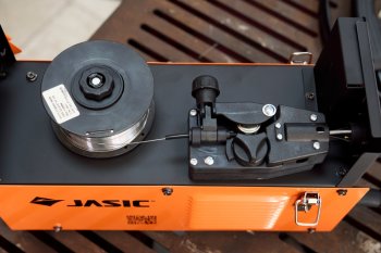 Máy hàn Mig bán tự động Jasic NB-160E (Súng Hàn Rời)