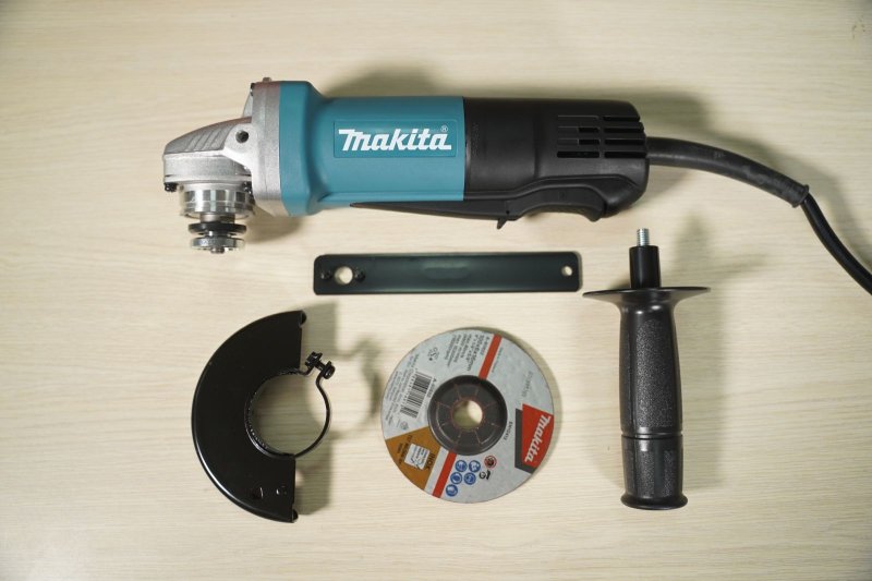 100mm Máy mài góc 840W Makita 9556HP