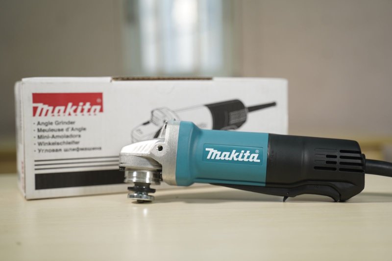 100mm Máy mài góc 840W Makita 9556HP