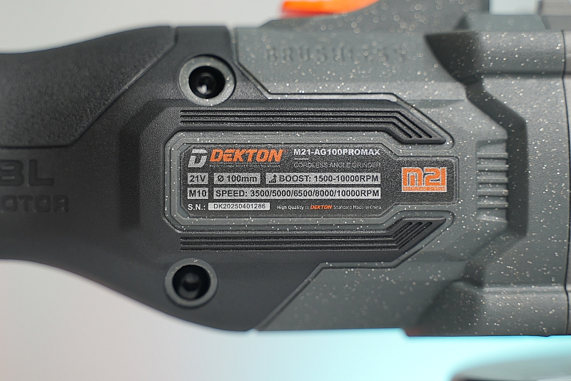 Máy mài góc dùng pin 21V Dekton M21-AG100PROMAX (Chưa Pin & Sạc)
