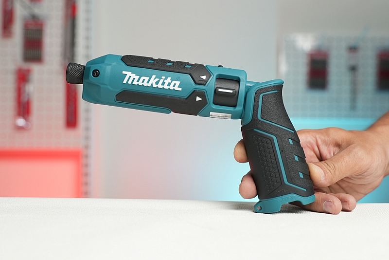 Máy vặn vít gập dùng pin Li-Ion 7.2V Makita TD023DSE (2 Pin, 1 Sạc)