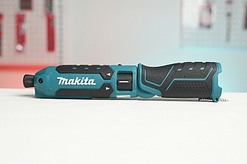 Máy vặn vít gập dùng pin Li-Ion 7.2V Makita TD023DSE (2 Pin, 1 Sạc)