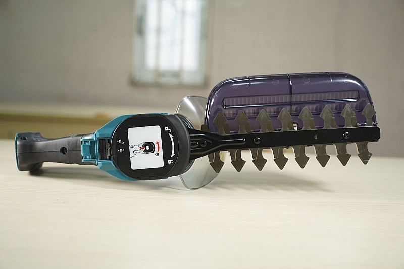 Máy cắt tỉa hàng rào dùng pin Makita UH201DZ 12V (Chưa kèm Pin & Sạc)
