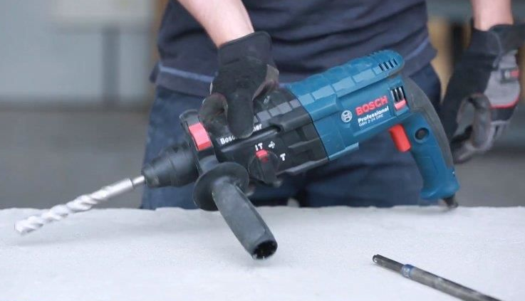 Máy khoan búa 790W Bosch GBH2-24RE 24mm