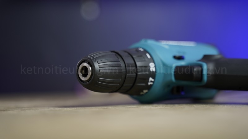 Máy khoan và vặn vít Makita DF0300 (10mm)