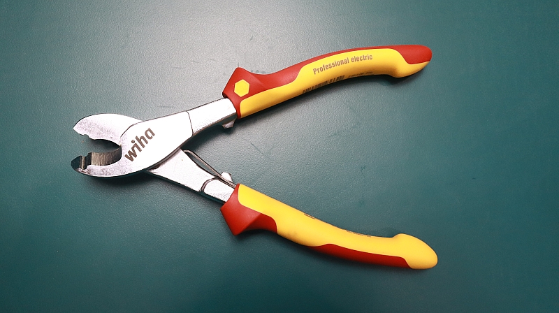 Kìm Cắt Cáp Cách Điện 1000V 210 mm Wiha 43662