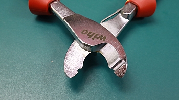 Kìm Cắt Cáp Cách Điện 1000V 210 mm Wiha 43662