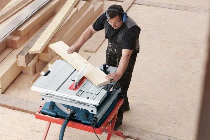 Sử dụng Máy cưa bàn Bosch GTS 10XC  như thế nào để đảm bảo an toàn tuyệt đối