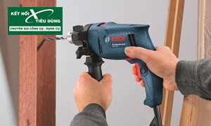 Lắp quạt treo tường với máy khoan pin Bosch cầm tay