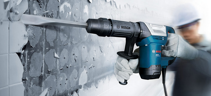 Nên chọn máy khoan đục bê tông Maktec hay Bosch?