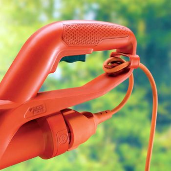 Máy cắt cỏ chạy điện Black & Decker GL260-B1
