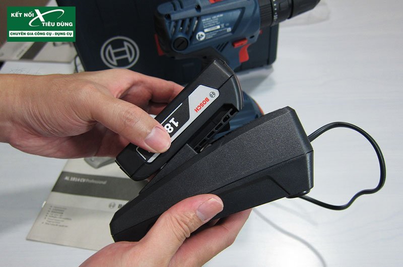 Các bước thay pin cho máy khoan Bosch đúng cách