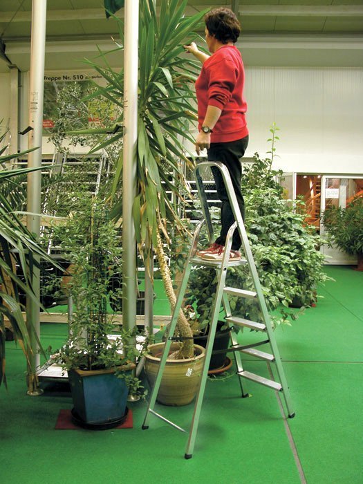 Những công việc trên cao cần dùng đến Thang Nhôm Chữ A