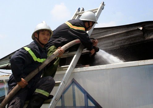 Sử dụng thang nhôm trong phòng cháy chữa cháy