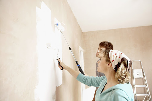 Cách loại bỏ lớp sơn nhà cũ trước khi thay sơn mới