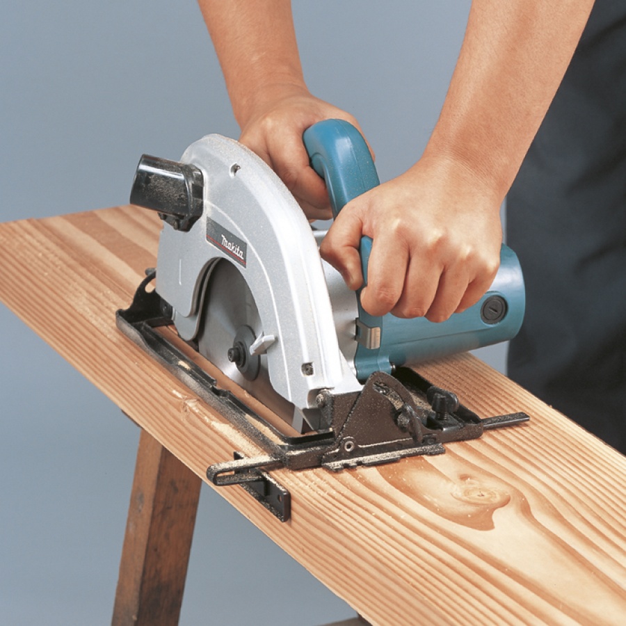 Cách sử dụng máy cưa bàn Makita sao cho an toàn