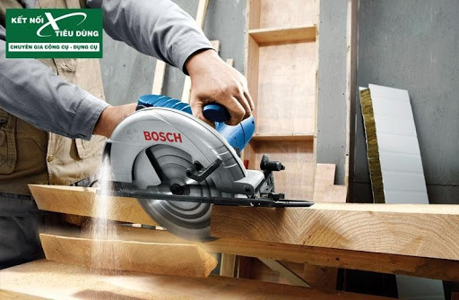 Cắt góc nghiêng 45 độ trên gỗ với máy gì?