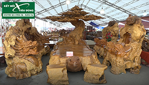 Thú chơi "đại gia" - bàn ghế từ gốc cây cổ thụ giá bạc tỷ