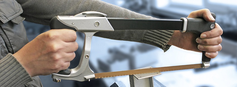 Cưa sắt cầm tay được sử dụng phổ biến nhất hiện nay