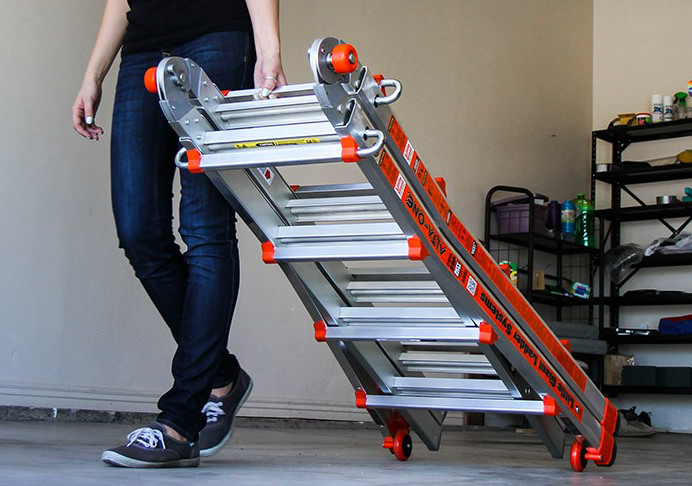 Những điều cần biết khi sử dụng thang nhôm trong bể bơi