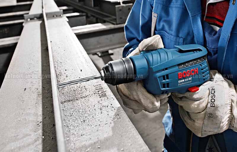 Máy khoan Bosch GBM 10RE nên dùng mũi khoan sắt loại nào?