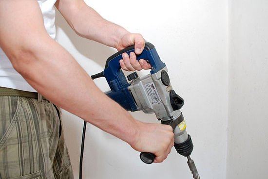 Hướng Dẫn Dùng Máy Khoan Tường Bê Tông Hiệu Quả