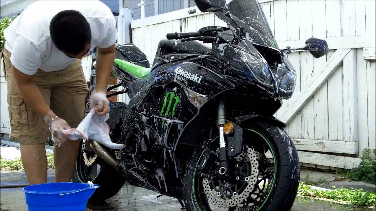 Mẹo rửa xe tại nhà sạch hơn đem ra tiệm