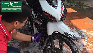 Những sai lầm nghiêm trọng cần tránh khi tự mình rửa xe máy tại nhà
