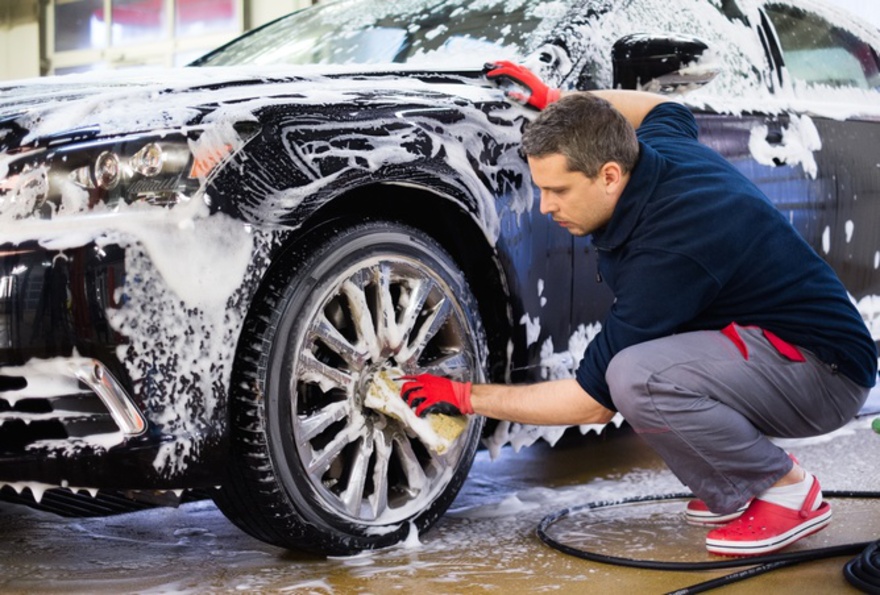 Việc gì phải đỏ mắt đi kiếm nơi rửa xe cuối năm?