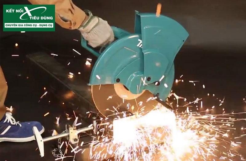 Dùng lưỡi cưa gỗ để cưa sắt có được không? Sự khác nhau giữa hai lưỡi là gì?