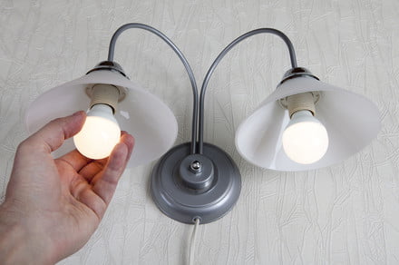Hiên tượng bóng đèn điện nhấp nháy do đâu và cách xử lý