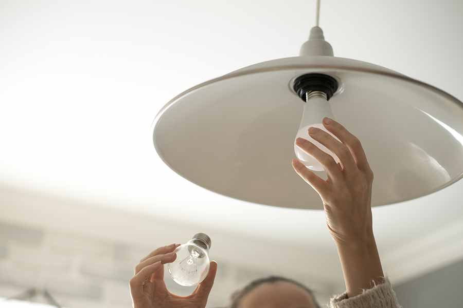 Tậu ngay bộ dụng cụ thay - sửa bóng đèn cần thiết cho gia đình