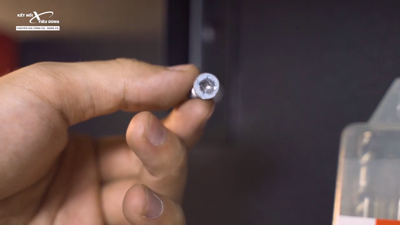 [G&oacute;c DIY] Th&aacute;o V&iacute;t Bị T&ograve;e Đầu? Mẹo Hay Ai Cũng N&ecirc;n Biết