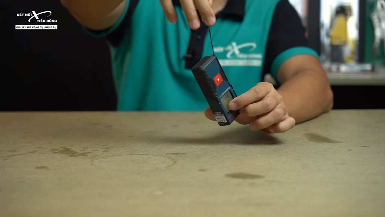 [Review] M&aacute;y Đo Khoảng C&aacute;ch Laser Bosch GLM 30: Nhỏ Gọn, Đo Ch&iacute;nh X&aacute;c 30m - d&acirc;y đeo tiện lợi