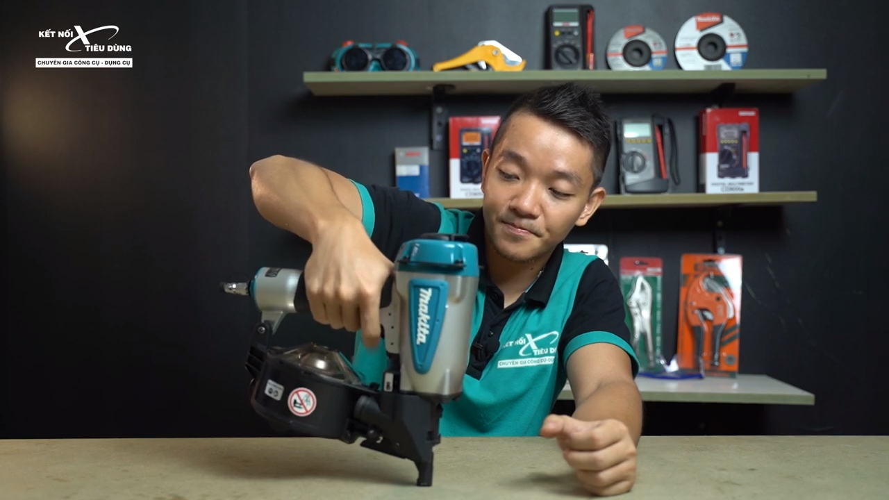 [Review] Thử M&aacute;y Bắn Đinh Cuộn Makita AN560: Mạnh, Nhanh, An To&agrave;n, Bắn Ngọt - cơ chế an to&agrave;n