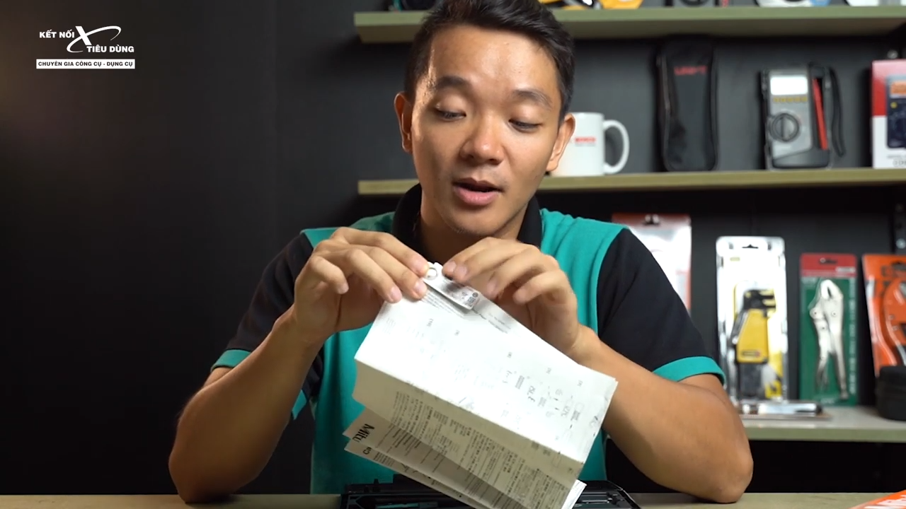 [Review] Thước Cặp Điện Tử Mitutoyo 500-196-30: Ch&iacute;nh X&aacute;c Đến 0.01mm - pin