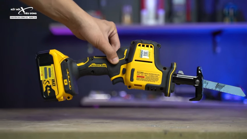 Mua m&aacute;y cưa kiếm d&ugrave;ng pin Dewalt DCS369 ch&iacute;nh h&atilde;ng, gi&aacute; tốt ở đ&acirc;u?