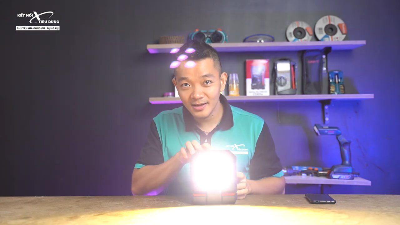 Đèn được trang bị 3 chế độ hoạt động với 3 mức sáng khác nhau nên anh em có thể sử dụng phù hợp với từng không gian