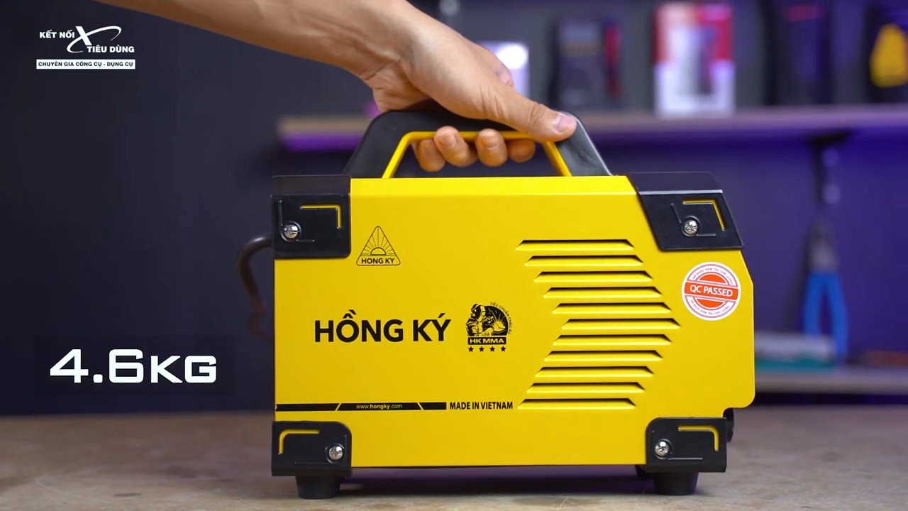 M&aacute;y h&agrave;n c&oacute; thiết kế kh&aacute; gọn g&agrave;ng, trọng lượng khoảng 4.6kg