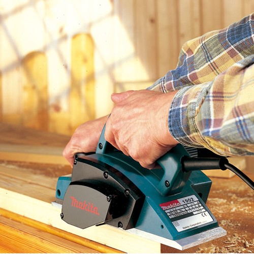 máy bào gỗ cầm tay makita