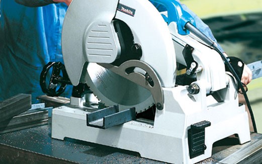 Máy cắt sắt Makita 
