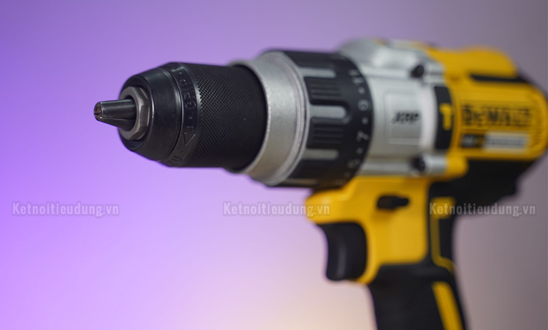 May-khoan-dong-luc-dung-pin-Dewalt-DCD996M2-18V
