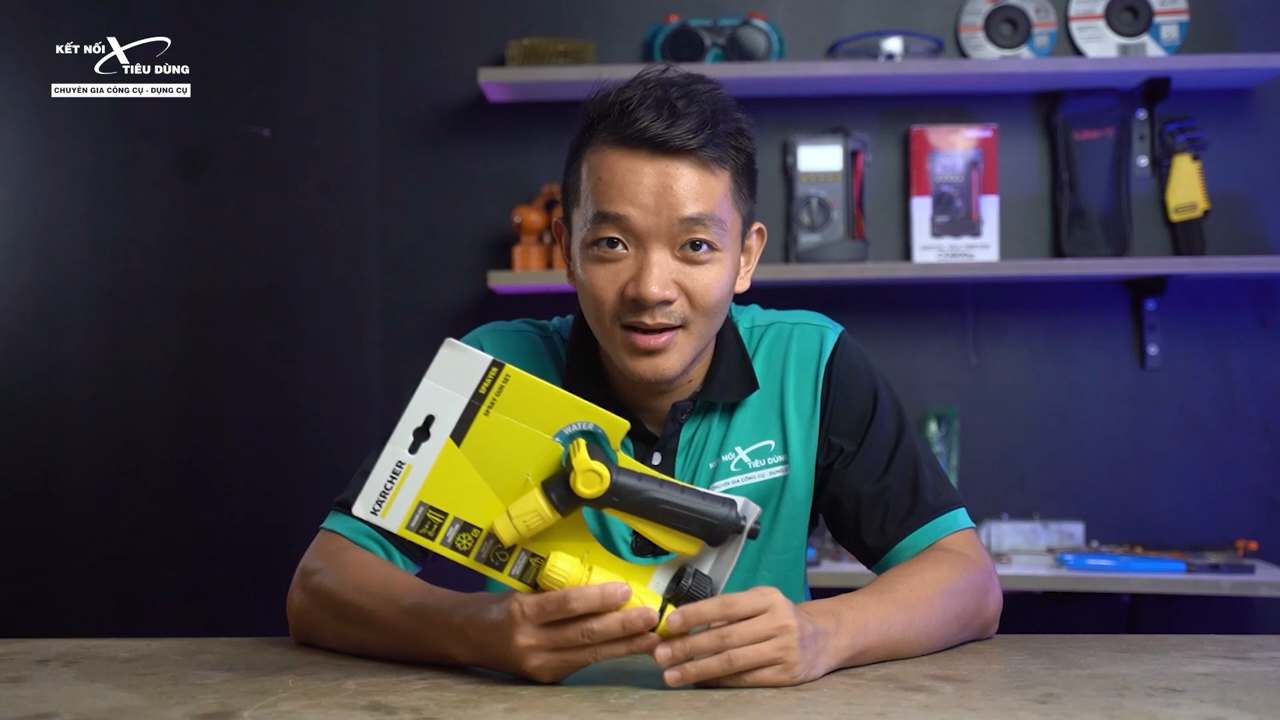 Súng phun nước tưới cây 4 món Karcher là sản phẩm rất hữu ích cho công việc chăm sóc vườn tược mỗi ngày