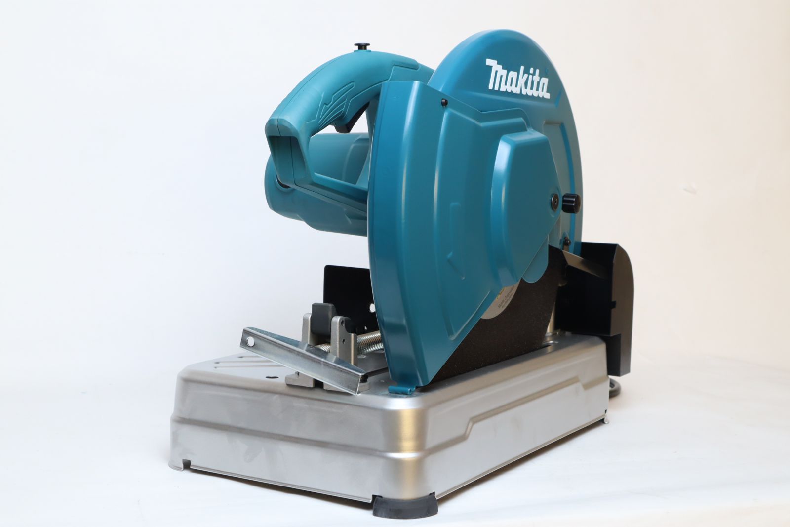 máy cắt sắt makita